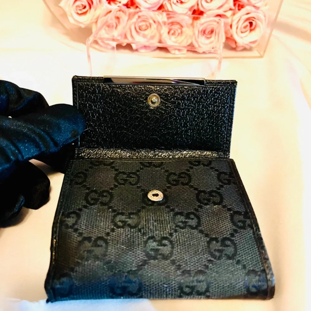 🌺Authentic Black Gucci Canvas Compact Wallet - Picture 3 of 8